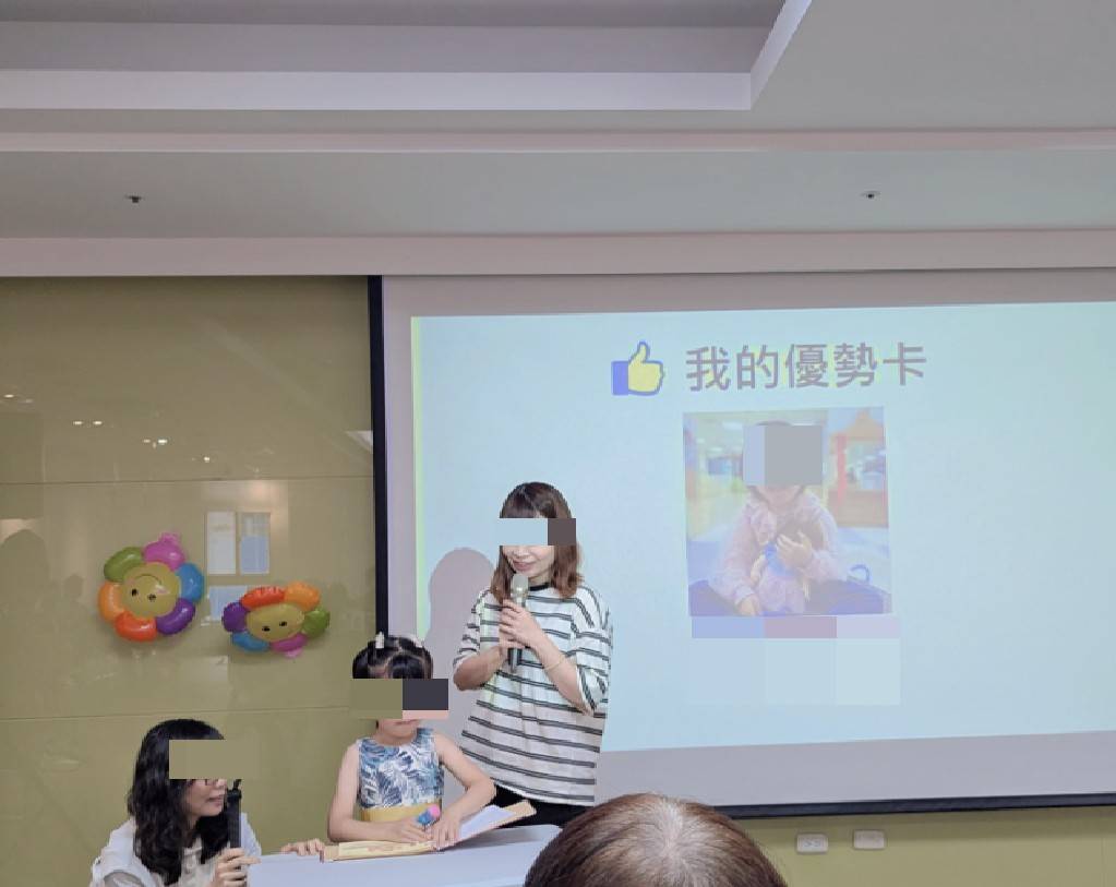 畢業童樂會由畢業生與媽媽一同展示